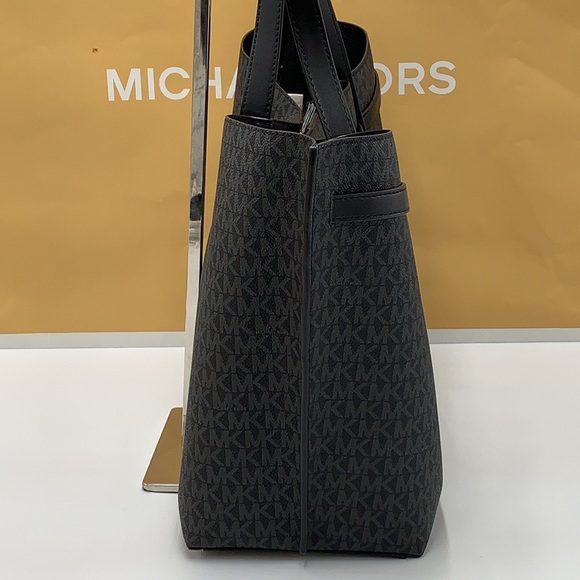 MICHAEL KORS BLACK SIGNATURE COLOR 
Emilia Large Logo Tote Bag - Picture 11 of 14